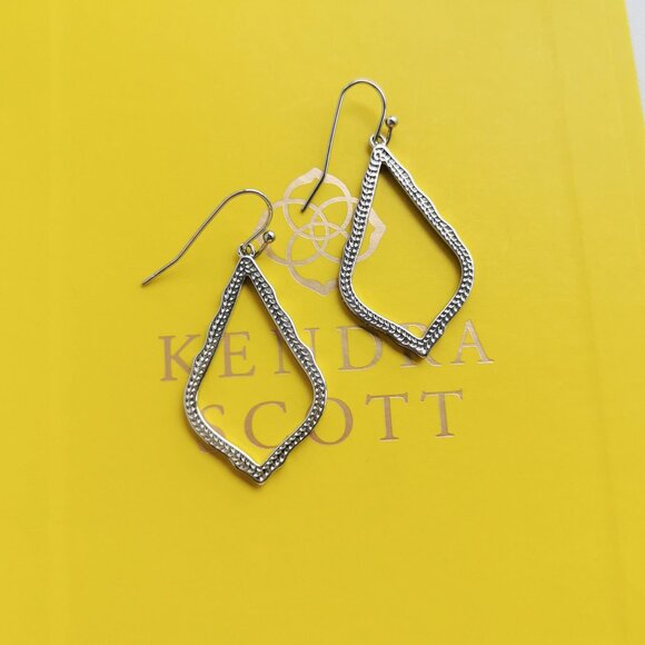 Kendra Scott Sophia Silver Drop Earrings New - Picture 1 of 3